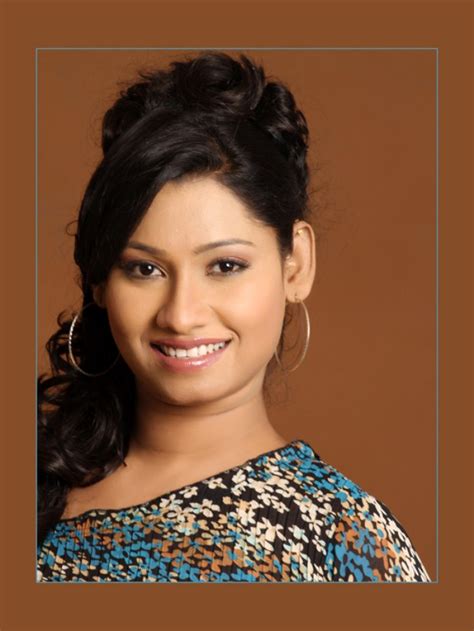 Tamil Actress Viji Cute Photo Shoot Stills Gallery