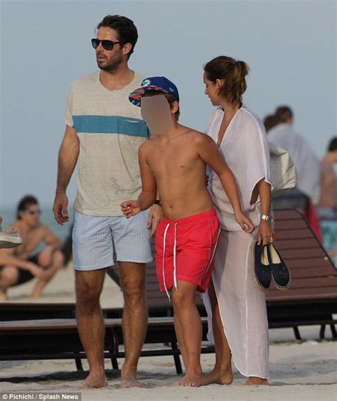 Louise and jamie split in 2017 after 19 years of. Jamie and Louise Redknapp hit the beach in Miami with ...