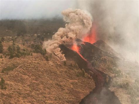El Volcán En Cumbre Vieja Entra En Erupción En La Palma Después De Una