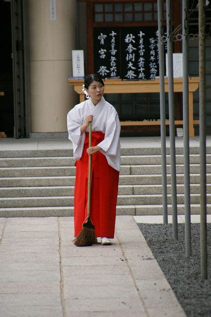 Shinto Nun Sweeping Walkway Shinto Japan Outfit Japan Culture