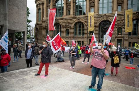 At hackescher markt (groundfloor of the dgb haus) öffnungszeiten: Der DGB ruft zu Demokratie auf, 300 Teilnehmer folgten ...