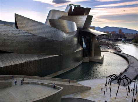 Situated on the nervión river in what used to be an industrial part of bilbao, the museum. How stunning architecture like the Guggenheim in Bilbao ...