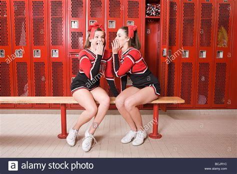 Cheerleader Klatsch In Umkleidekabine Stockfotografie Alamy