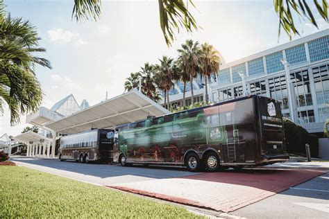 A Look at The Sunshine Flyer Service to Walt Disney World - GoVisit.Guide