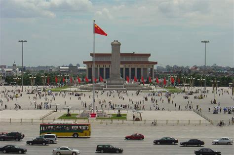 Tiananmen square, the landmark of capital city, is located at the center of beijing and the midpoint of chang'an avenue. Tiananmen Square - Mandarin For Children