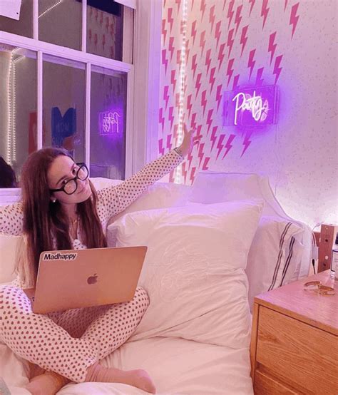 31 Insanely Cute Dorm Decorations For 2022 By Sophia Lee College