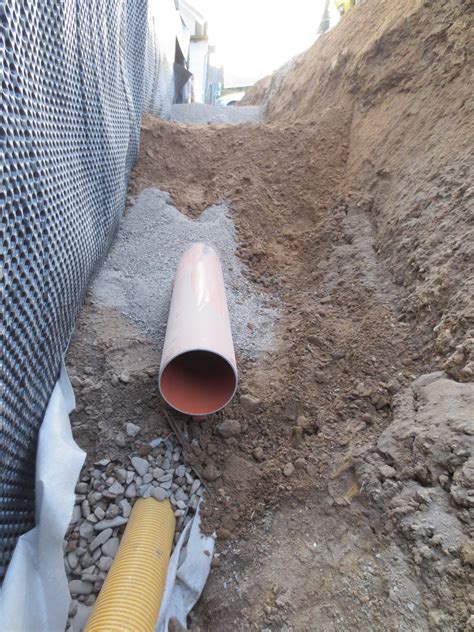 Ob eine drainage rund ums haus tatsächlich sinnvoll ist, und welche nachteile drainagen mit sich eine drainage zu legen scheint immer die erste eingebung zu sein, wenn man es mit einem feuchten. Und weiter geht's - Tag 5 bis 7 | Vera & Christophs Baublog