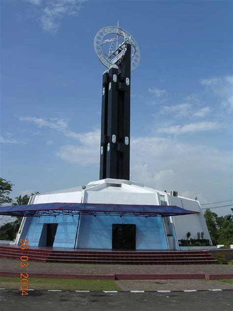 Tugu Khatulistiwa Icon Kota Pontianak Blog Tisen