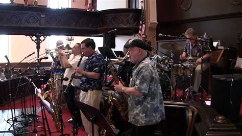 Bourbon Street Parade Heartbeat Dixieland Jazz Band Youtube Music