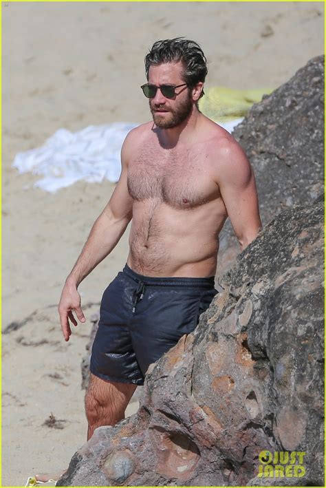 Jake Gyllenhaal Continues His Vacation With Some Snorkeling Photo