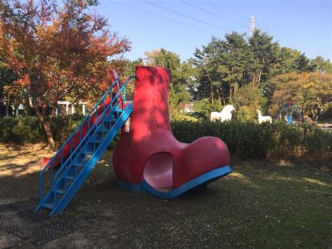 interesting japanese playground structures 8 red boot play park tokyo fox 東京狐