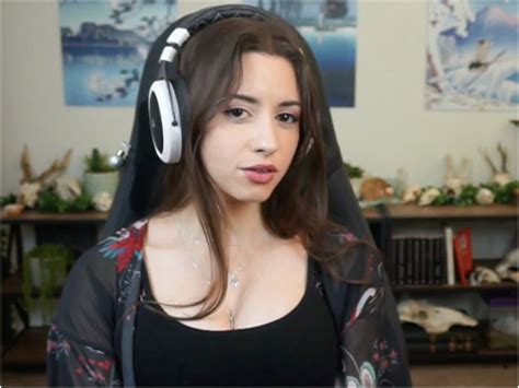 A Twitch Streamer With 900000 Followers Says Shes Being Stalked By A