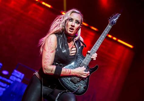 Nita Strauss Leaves Alice Coopers Band And Cancels Solo 2022 Festival
