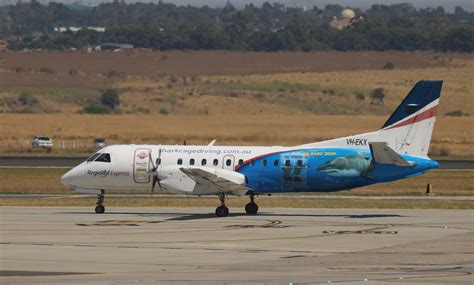 B M B Photography: Spotting at Melbourne's Tullamarine.