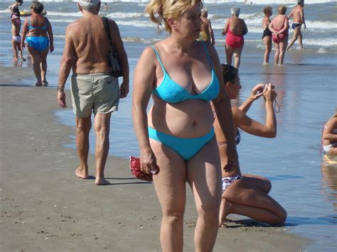 Bikini Jelly Gilfs Big Tits Porn Pic