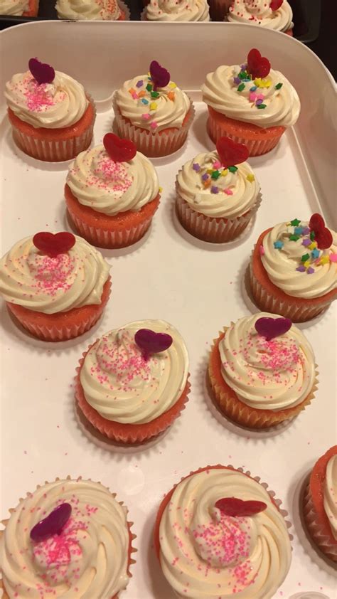 Cute And Simple Valentine S Day Cupcakes Mini Cupcakes Valentine Day