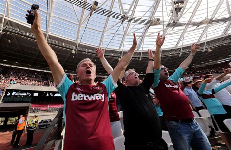 West Ham Fans React On Twitter To Jermain Defoe Rumours Send Messages To David Gold
