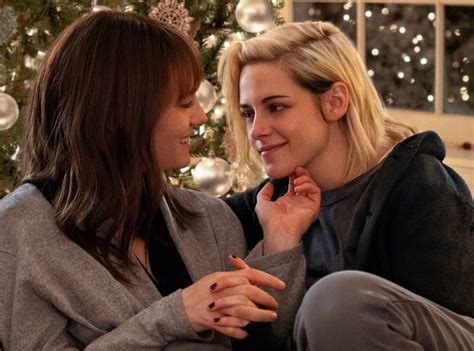 Happiest Season [2020] HULU Review: A Heartwarming Lesbian Holiday rom ...