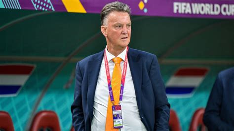 Louis Van Gaal Netherlands Must Improve To Challenge For The World Cup
