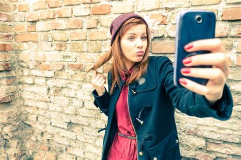 Selfitis Obsessive Selfie Taking Could Point To Other Health Problems