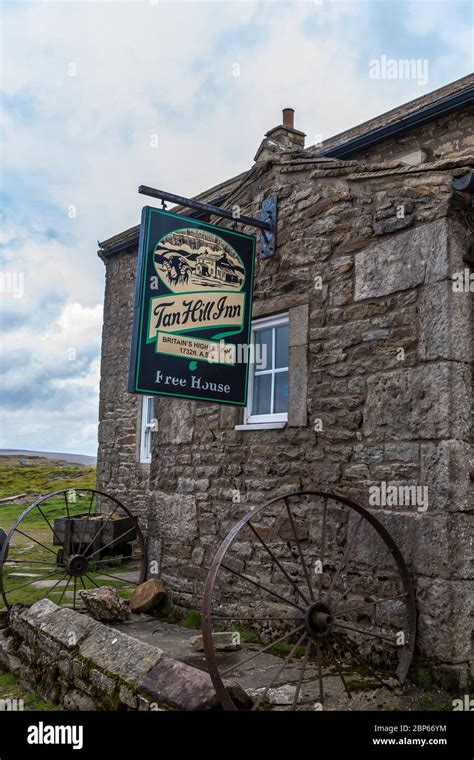 Tan Hill Inn Sign Hi Res Stock Photography And Images Alamy
