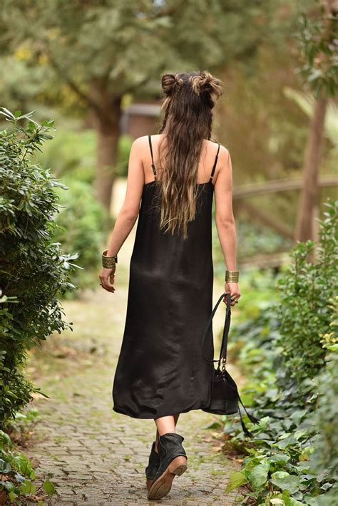Siyah Askılı İpek Saten Elbise Şaman Butik Bohem Giyim Ve Aksesuar