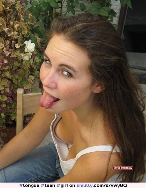 Busty Selfie Teen Cleavage Tongue DATAWAV