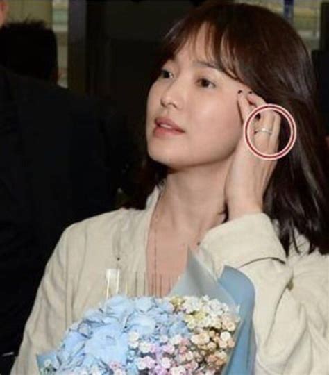 Korean stars song joong ki and song hye kyo have married in a stunning lavish ceremony. 「Song Hye Kyo wearing her wedding ring」おしゃれまとめの人気アイデア ...