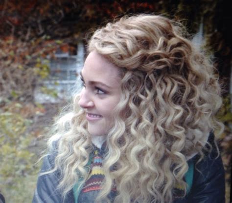 AnnaSophia Robb- love her curly hair | Peinados y Befunky