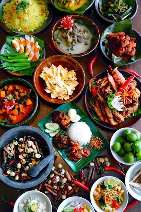 Malays form more than half of the population. Follow Me To Eat La - Malaysian Food Blog: MALAYSIAN FOOD ...