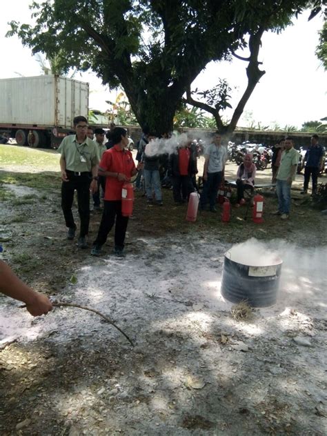 Maybe you would like to learn more about one of these? Pelatihan Menggunakan Alat Pemadam Kebakaran Jenis POWDER ...