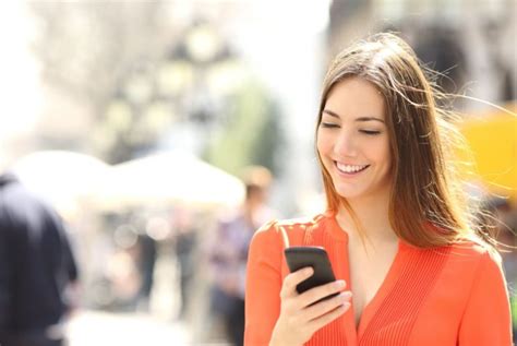 Why A Girl Would Suddenly Stop Texting You Body Language Central