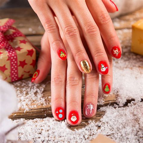 christmas nails alle designs und farben die sie benötigen um glänzende nägel für die