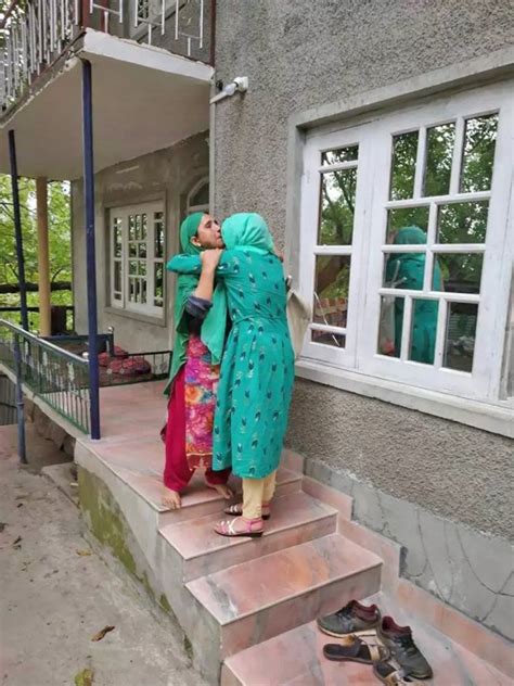 How A Delhi Software Engineer Helped 32 Kashmiri Girls In Pune Return