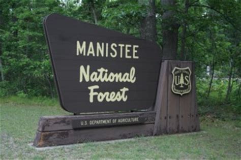 Internet, air conditioning, pets welcome, fireplace, tv, satellite or cable, washer & dryer, children welcome, parking, no smoking, heater bedrooms: Manistee National Forest