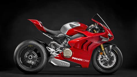 The New Ducati Panigale V4r 221 Hp Street Legal Missle Drivemag Riders
