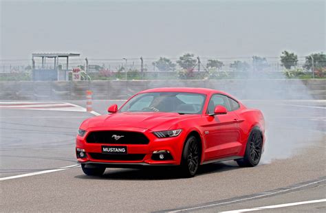 Ford Mustang Gt Makes Its Official Debut In India 50l V8 401hp Rs