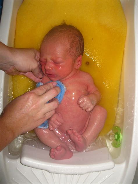And how to bath a baby and the reasons for a bathing baby after circumcision. baby baum: Sweet smelling baby boy!