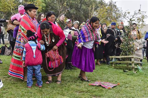 Mujeres indígenas conmemoran su día desde la memoria la creación y la trasmisión de la cultura