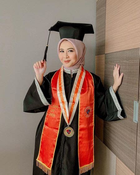 Foto Wisuda Keluarga Newstempo