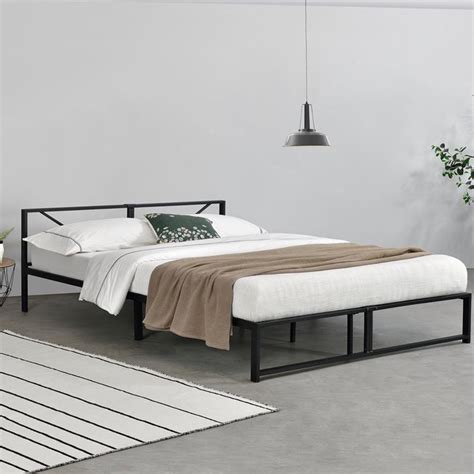 Letto matrimoniale in pelle, dalla collezione letti classici. Struttura Letto in Metallo 180x200 cm Letto Matrimoniale King Size con Testiera Decorativa Letto ...