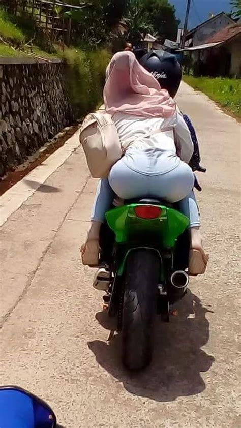 Cewek Berjilbab Bonceng Ninja Terlalu Nungging Jadi Viral Elahdalah Rider Ndeso94 Dot Com