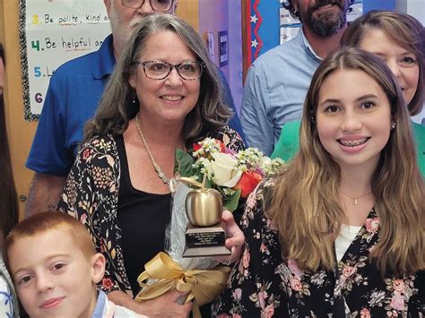 Johnston Middle School Teacher Wins ‘golden Apple Reminder