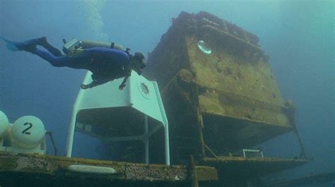 10 Truly Unique Underwater Structures That Really Exist