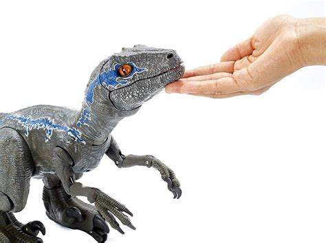 Dinosaurio — sustantivo masculino 1. Así es el nuevo robot dinosaurio que ha creado Mattel ...