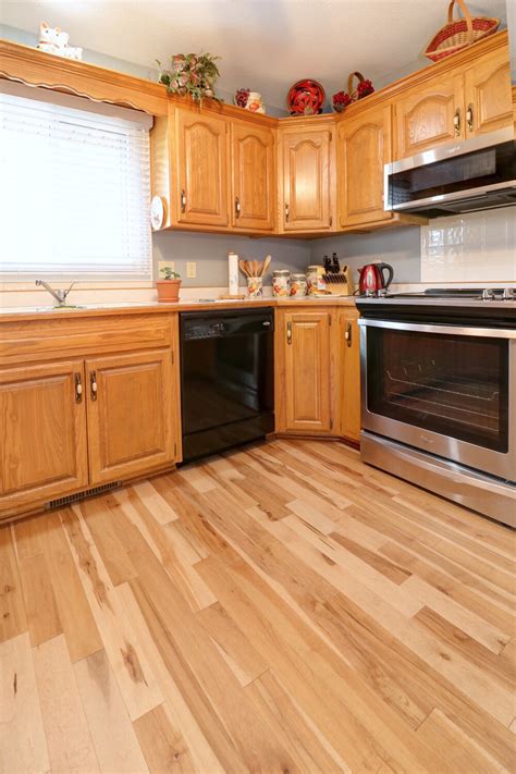 What Color Cabinets Go With Honey Oak Floors