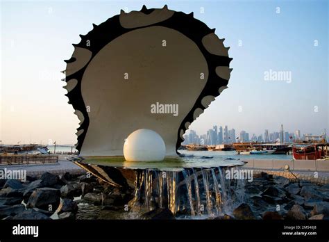 The Pearl Monument Doha Qatar Stock Photo Alamy