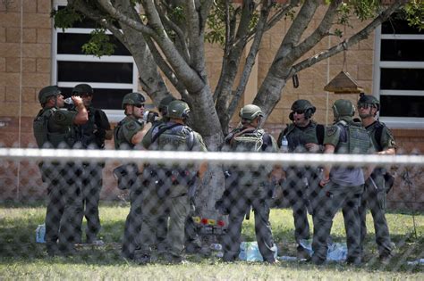 Photos Law Enforcement Responds To Texas School Mass Shooting