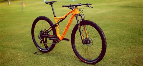 Mountain network amsterdam is the second mountain network location to employ our proprietary triangle climbing wall system, which makes a great deal of variation possible and ensures that the walls of the gym form a whole. Specialized Epic Elite Carbon Bike Review | Sigma Sports
