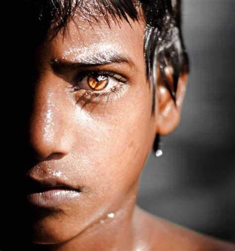Amber eyes are stunning to look at. Clicked at a pond in Tenkasi, India | Rosto, Retrato ...